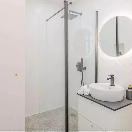 Superbe 2br Ponthieu Champs Elysees Lägenhet