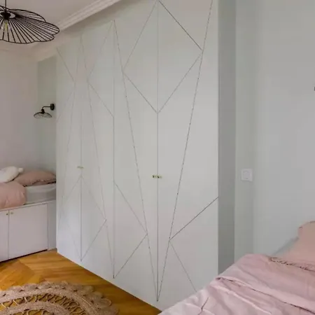 Superbe 2br Ponthieu Champs Elysees Paris